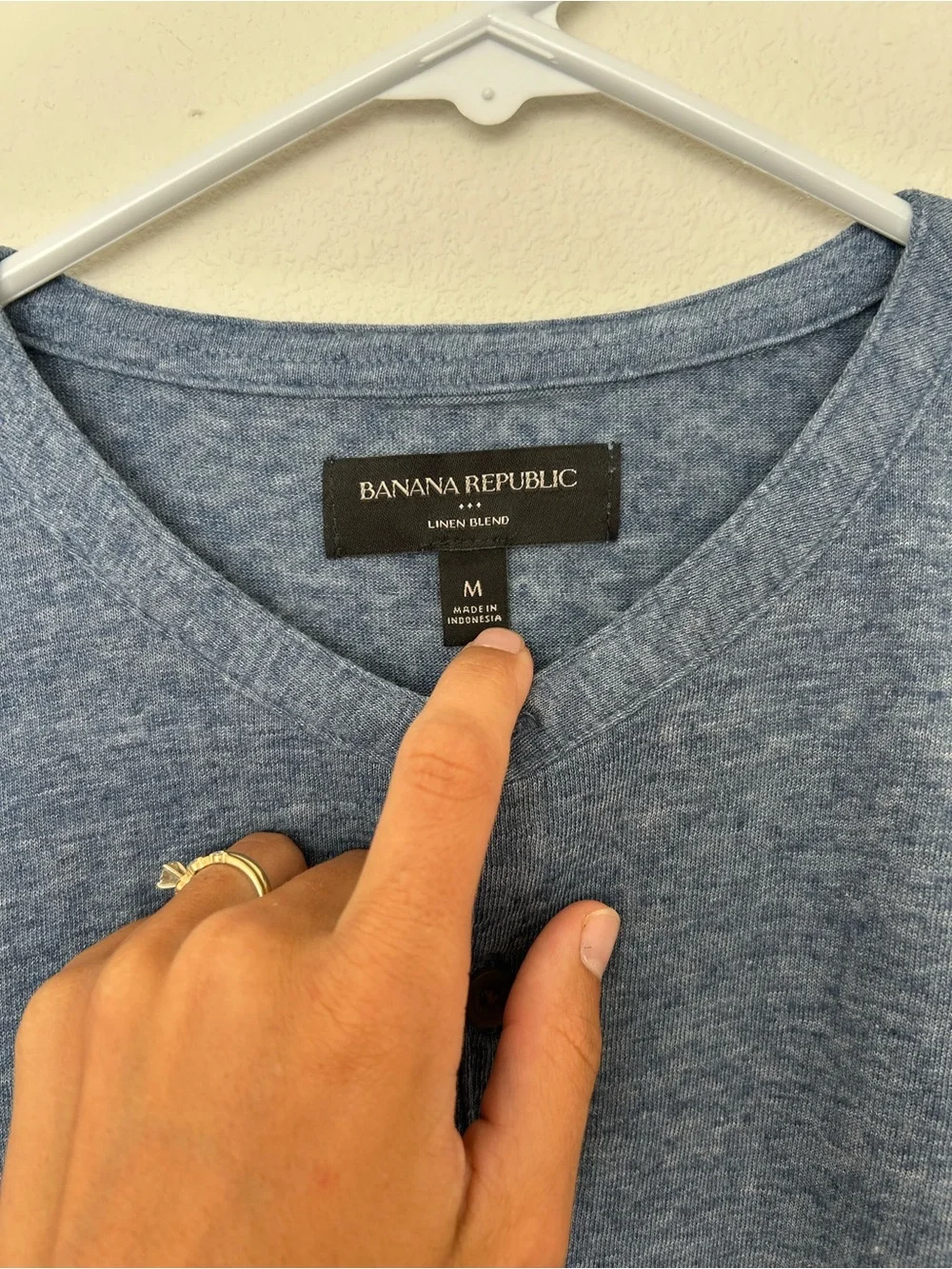 Banana Republic Men's Heathered Blue Short-Sleeve Henley